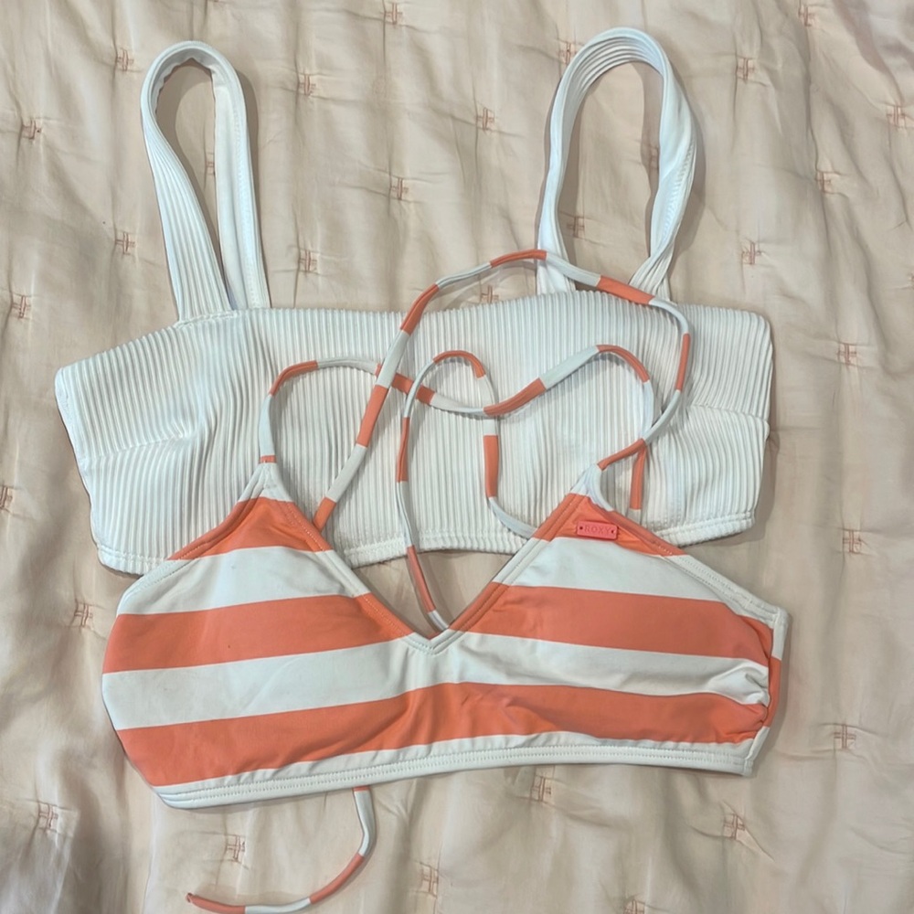 BIKINI TOPS (2) Roxy & Hollister